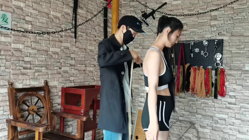 一绳所爱工作室紧缚绳艺新作品之窗台上紧缚的紫涵！本影视可在线看！