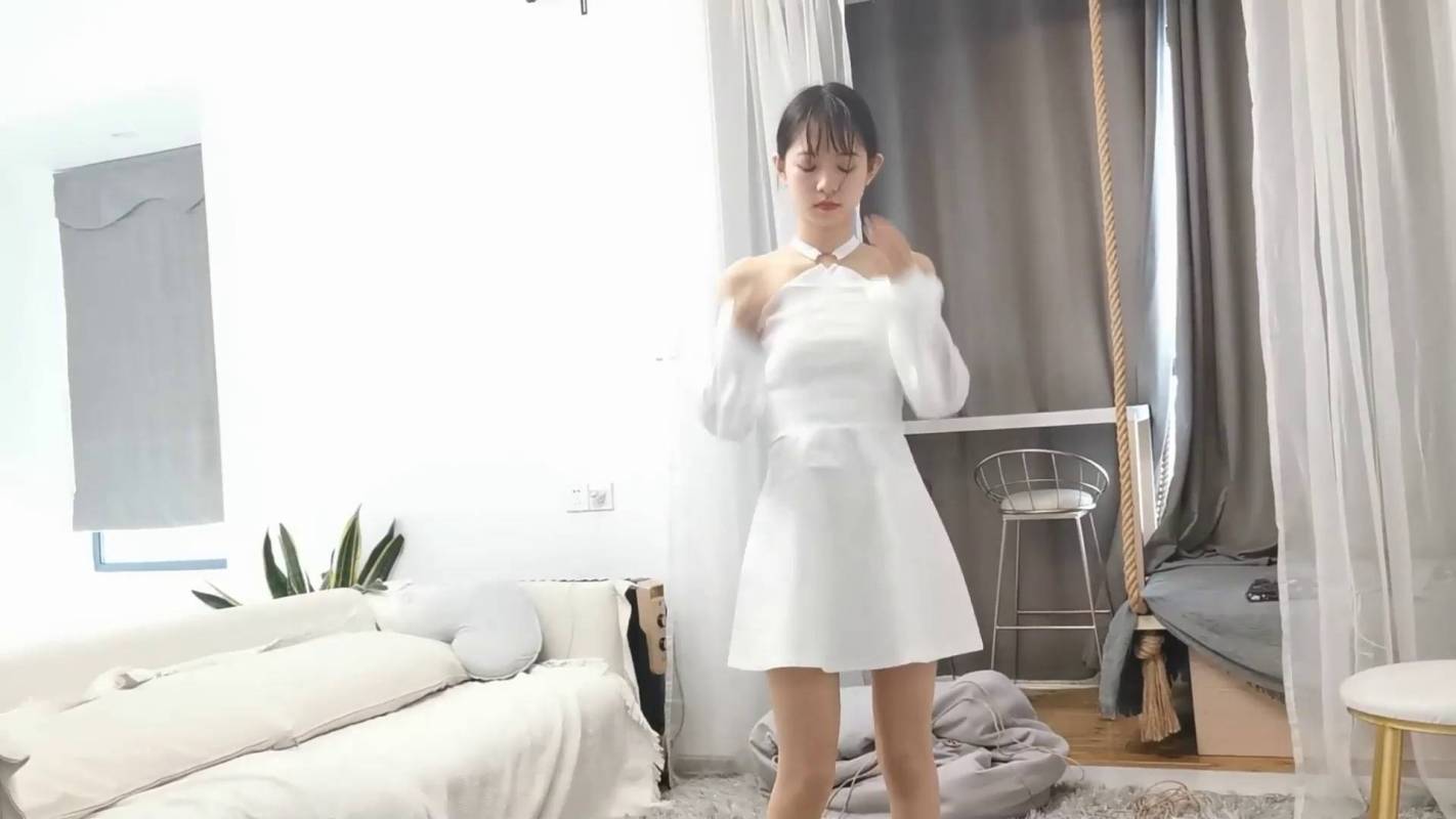 奥特曼也很酷绳艺新作品之姗姗 白裙口球 努力争脱！本影视可在线看！