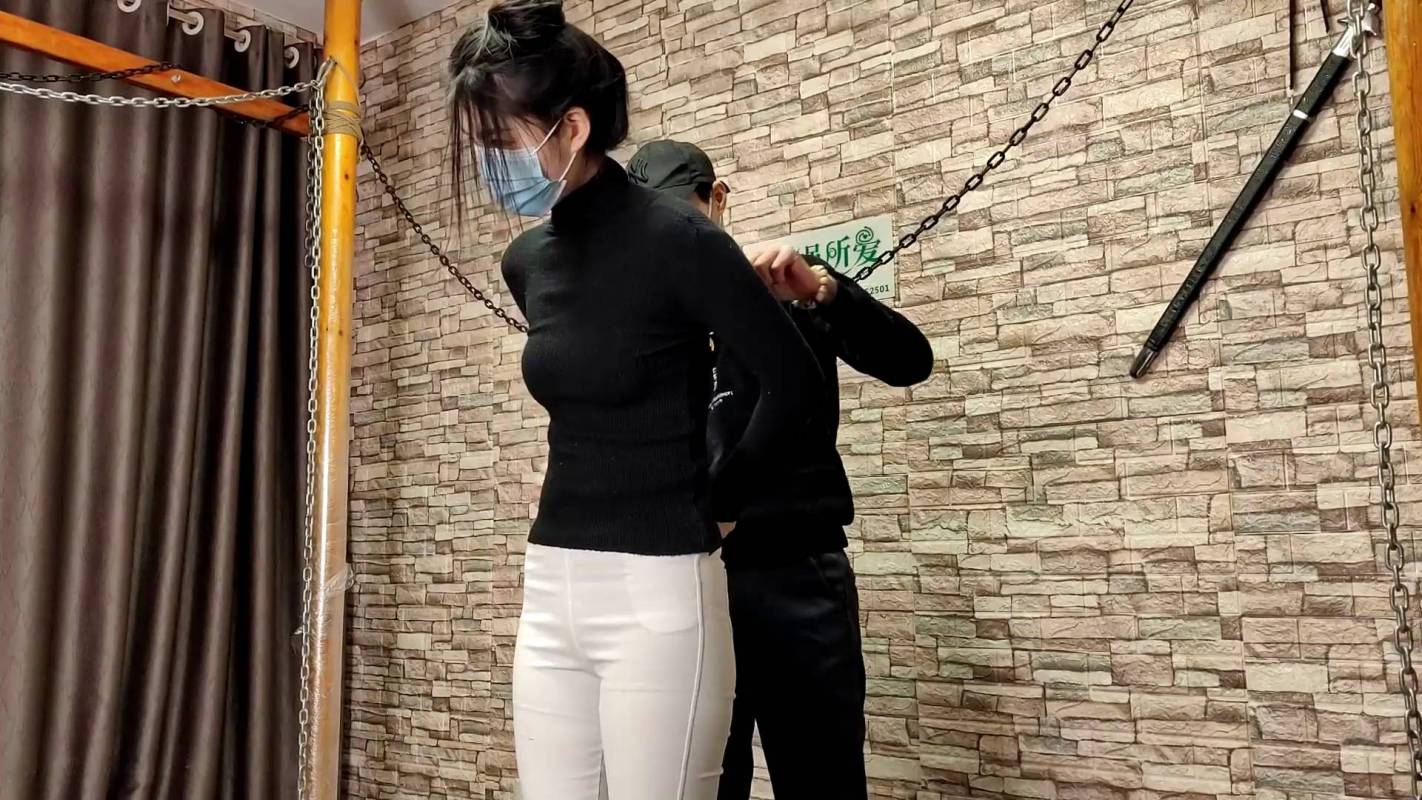 一绳所爱定制紧缚绳艺新作品之珍珍白涩紧身库单褪悬吊体验！本影视可在线看！