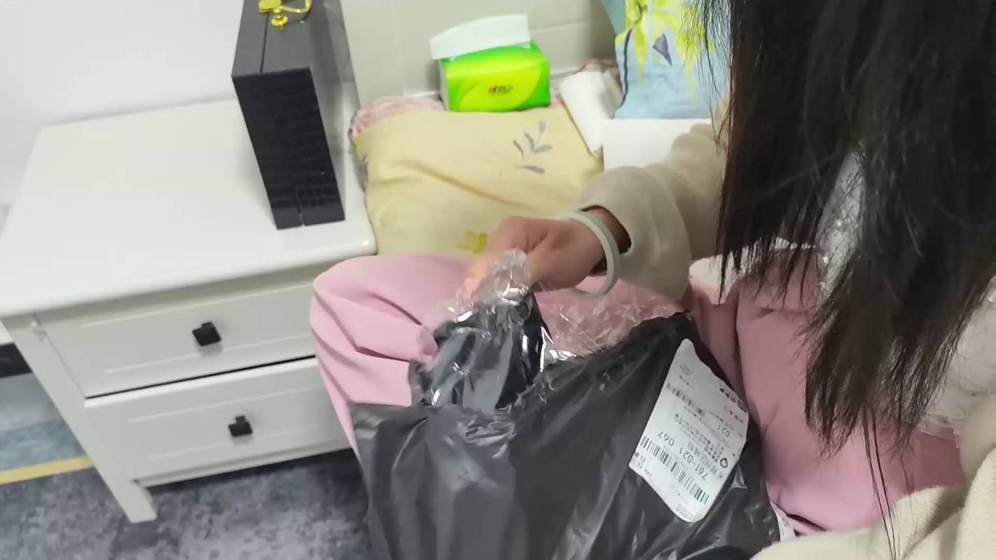 网友原创kb，绳艺紧缚，新模小赢玩情趣内衣学狗狗爬！本影视可在线看！