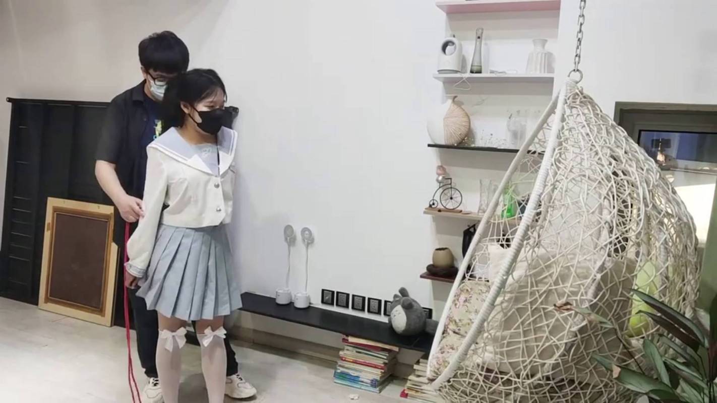 网友原创绳艺，口球紧缚，和18岁小姐姐玩kb，竟然是小话痨！本影视可在线看！
