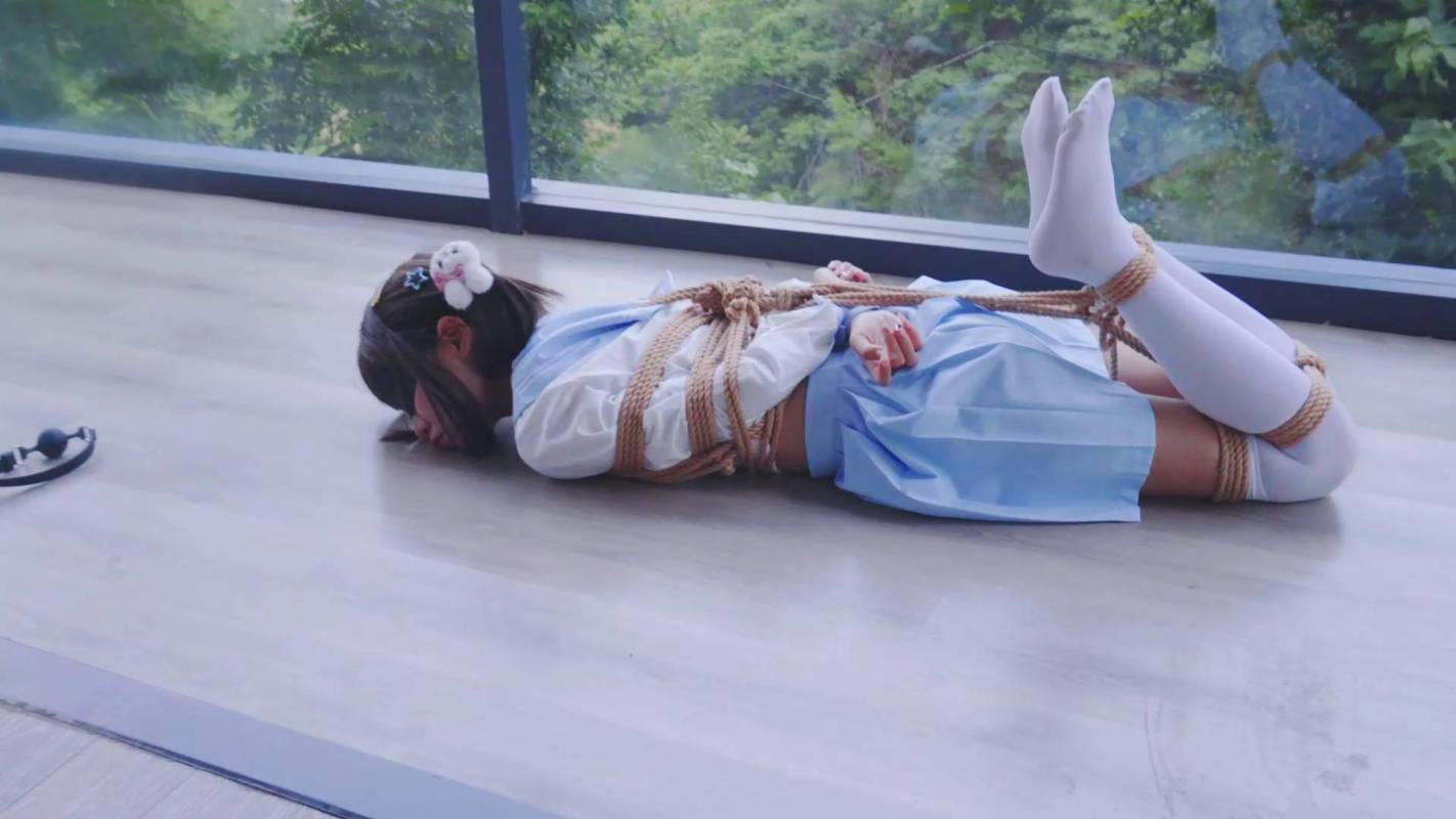 冷少与贝娘工作室，驷马工作室vk，美景露台美人被紧缚kb放置！本影视可在线看！