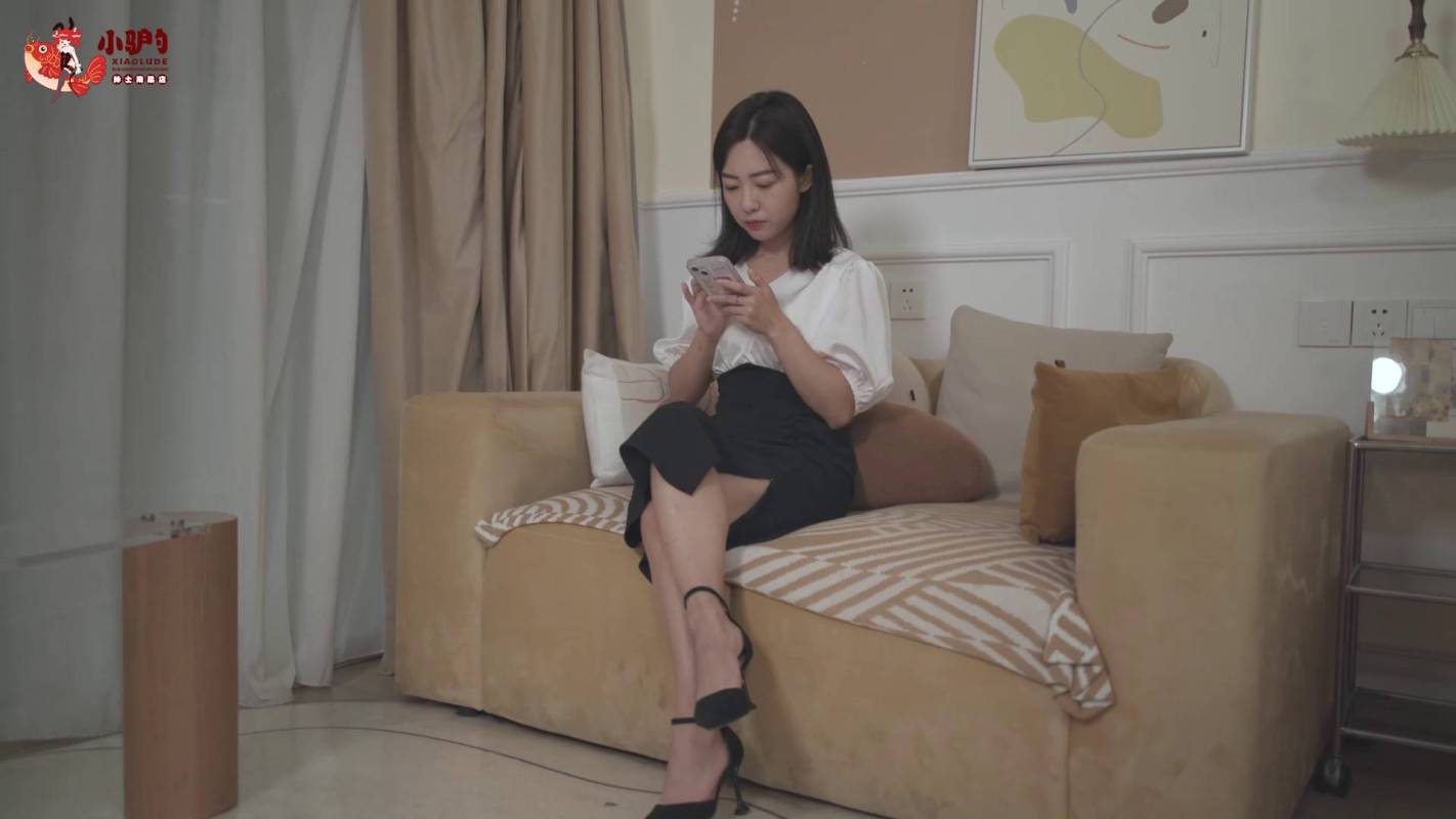 红鲤鱼原创，口球紧缚，黑丝袜小姐姐终于尝到差评的恶果（上集）！本影视可在线看！