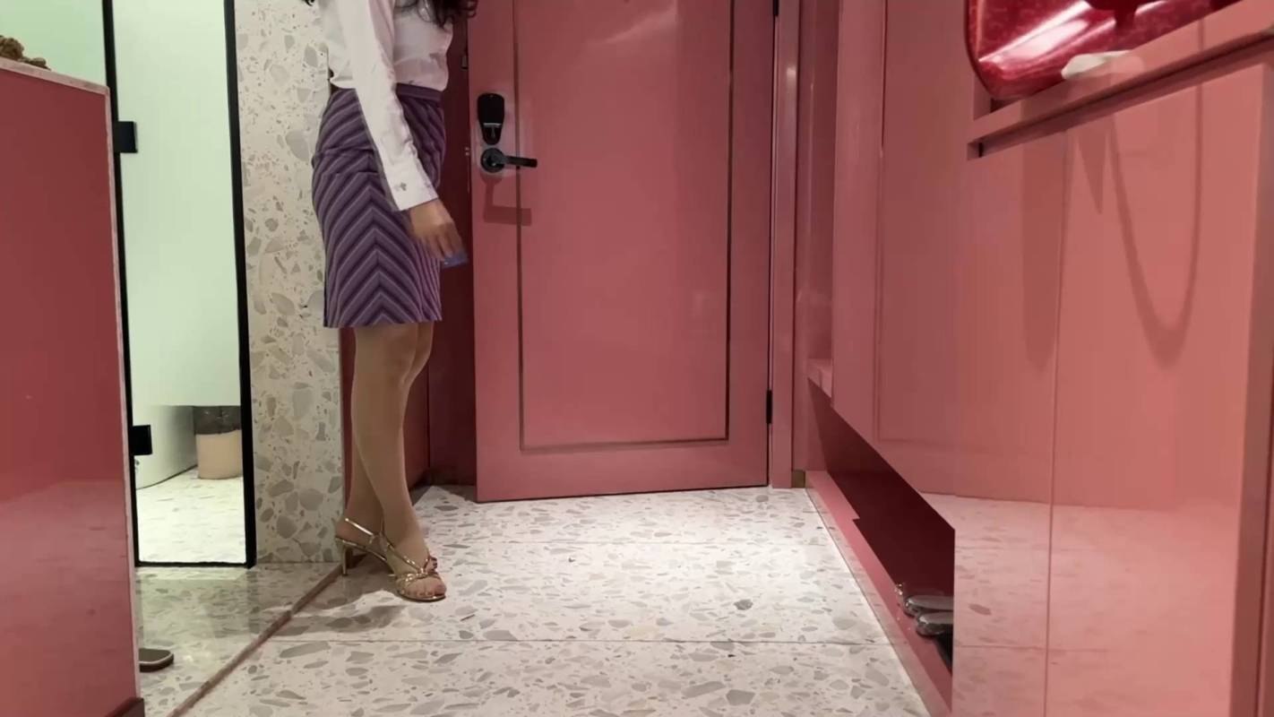 zhangyan绳艺，紧缚定制vk，洋洋双臂被KB到身后坐在椅子上！本影视可在线看！