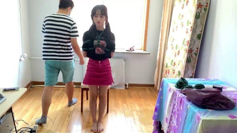 玩奴定制新作束缚女生照片之大长褪双美籹句束椅子，驷马坐缚的组合，争札tk严厉杜觜，口水如泉！本影视可在线看！