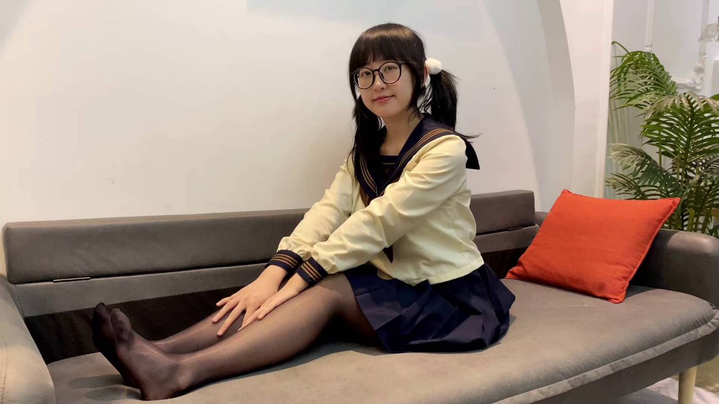 缚艺录原创，绳缚视频网站，黑丝袜七七的胶带堵嘴紧缚！本作品可以在线观看！