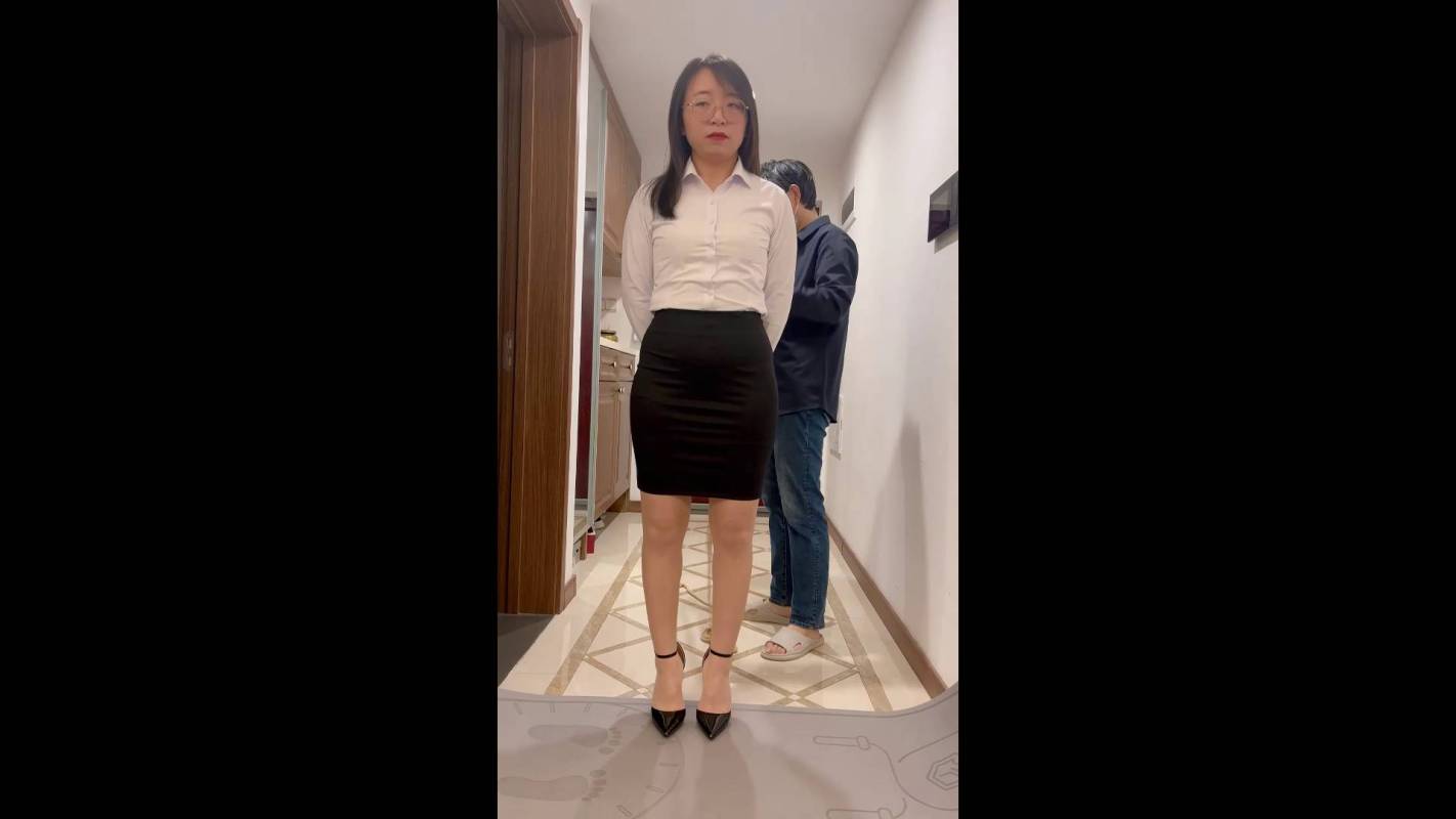 麦子kb绳艺，sm字母圈论坛-首页-绳艺，紧缚已经固定不能随意蹲下和站着！本作品可以在线观看！