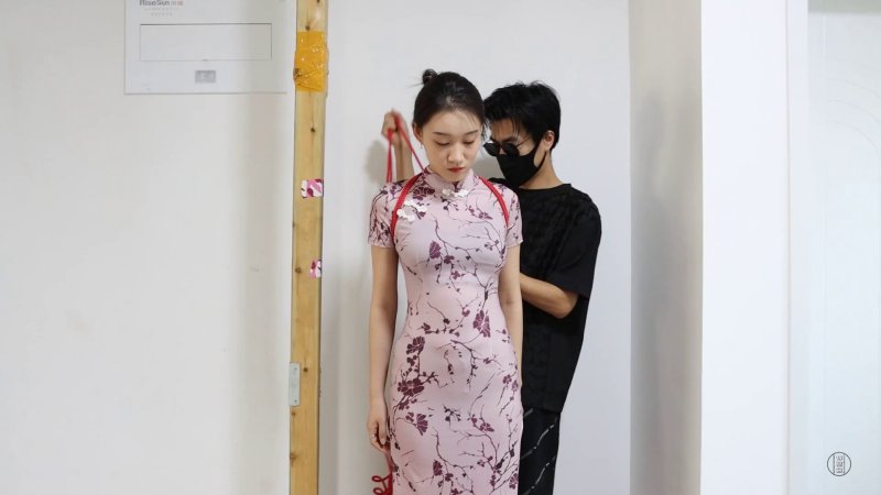 得意客工作室李然新作品之定拍生材超棒的思思，旗袍与吊带裙红绳紧缚