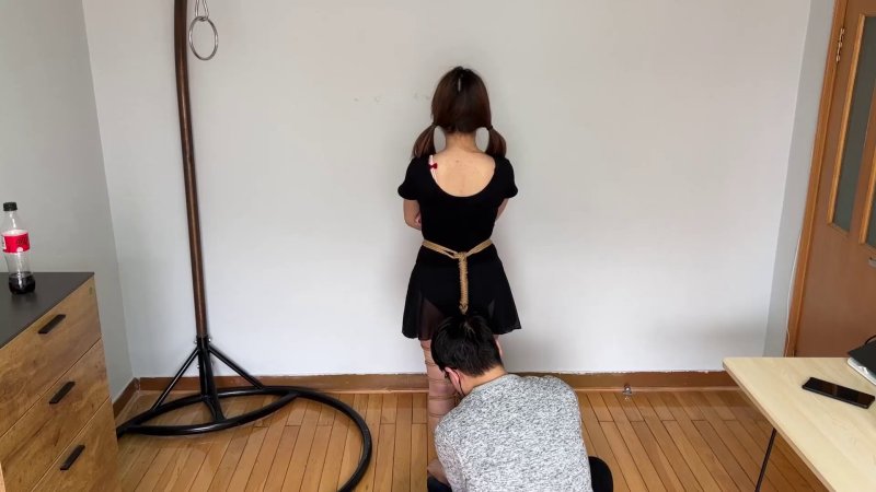 玩奴定制紧缚新作品之雅雯美子假装外出放置崩溃实验！超墙制tk！！本影视可在线看！