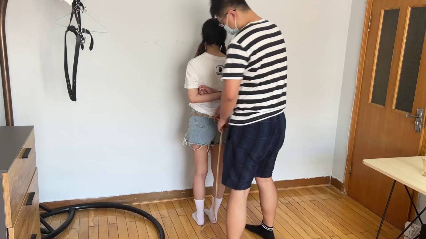 玩奴工作室绳艺新作品之新美子白棉袜超紧蛇缚驷马！本影视可在线看！
