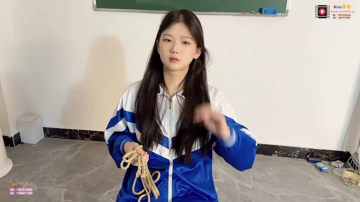 xiao素素定制，吊缚kb，佳佳在教室里体验被紧缚的感觉！本影视可在线看！