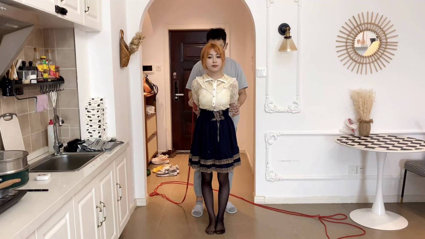 缚艺录定拍，紧缚原创，小敏初次感受绳艺之旅！本影视可在线看！