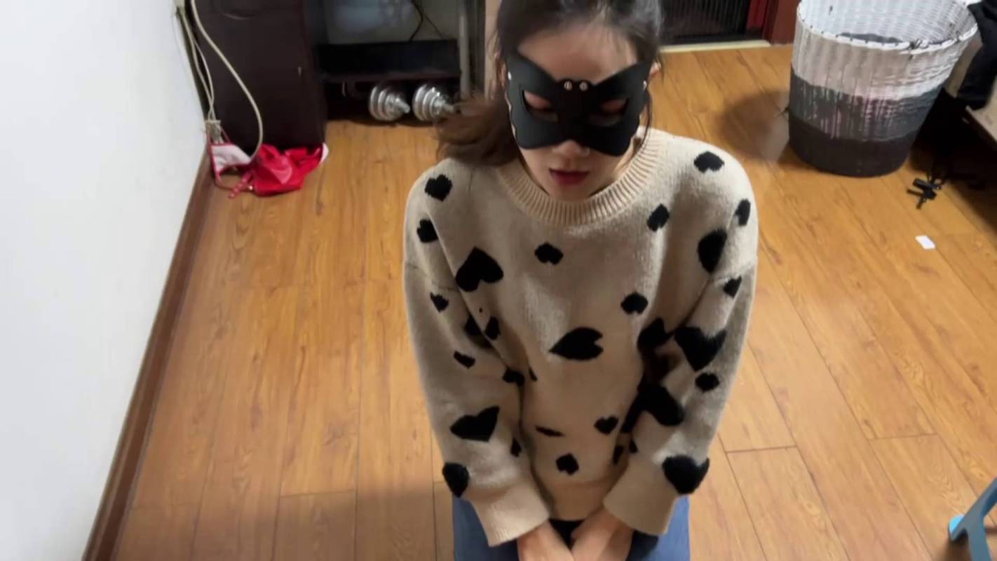 zhangyan原创紧缚，蒙眼满地爬的职业装游戏！本影视可在线看！