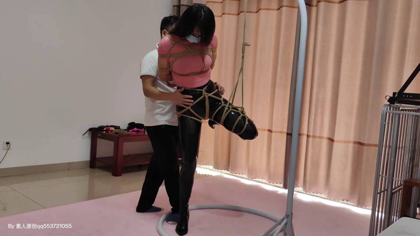 素人kb紧缚，绳艺网站，性感皮裤美妞领略悬吊的感觉！本影视可在线看！