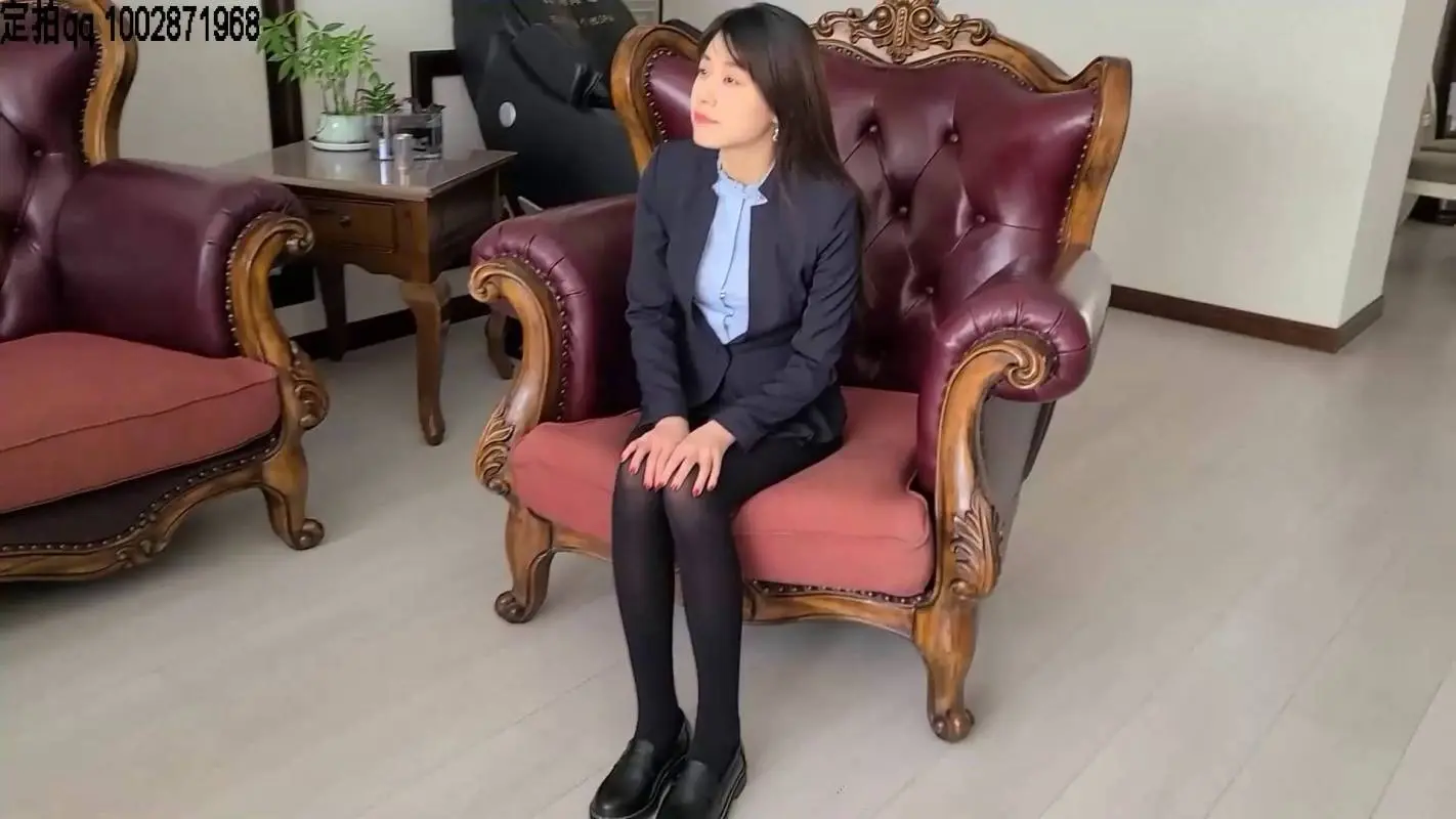 一往情深工作室资源网，绳艺91调教，黑丝袜绳艺美女的紧缚！本作品可以在线观看！